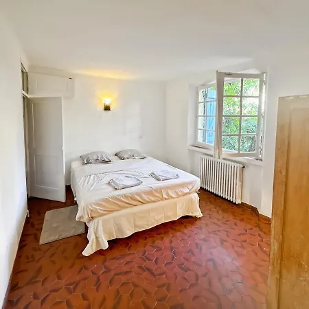 Maison Place Des Lices 圣特罗佩